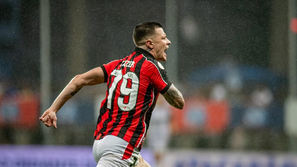 Renato Kayzer comemora gol do Vitória no clássico Ba-Vi