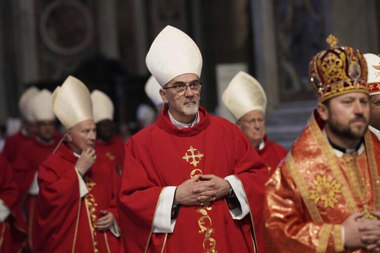 A Ascensão do Cardeal Pizzaballa: Um Contendor Surpreendente para o Papado