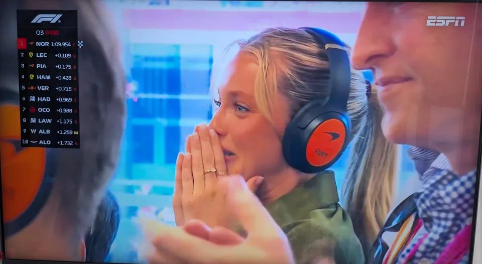 Screenshot de uma transmissão de corrida da Fórmula 1 mostrando classificação