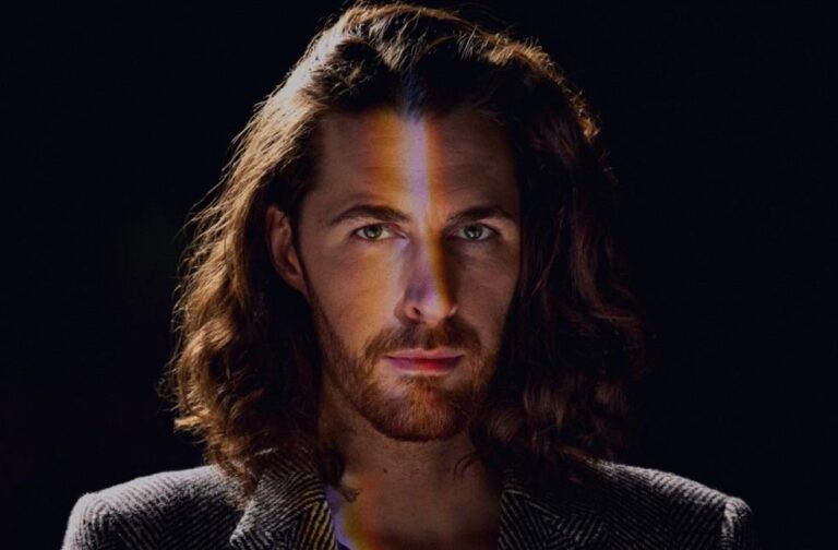 Hozier traz sua música e paixão pelo samba ao Brasil