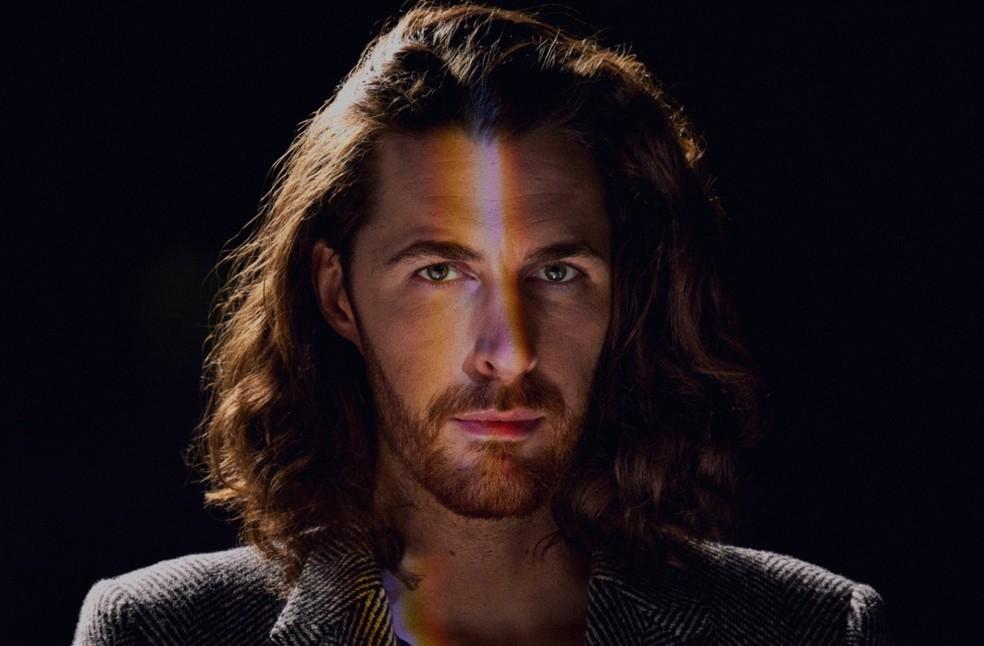 Hozier se apresenta no Brasil nos dias 30 de maio e 1º de junho.