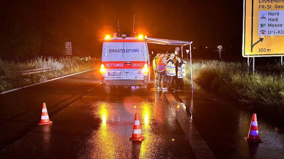 Acidente em Freiburg envolvendo sete pessoas e um caminhão