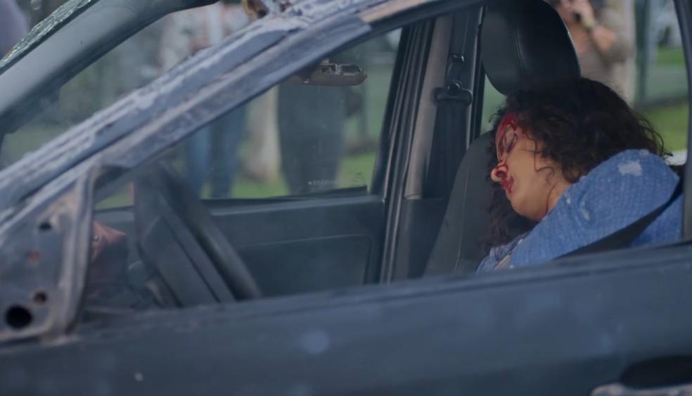 Cecília após acidente em Vale Tudo