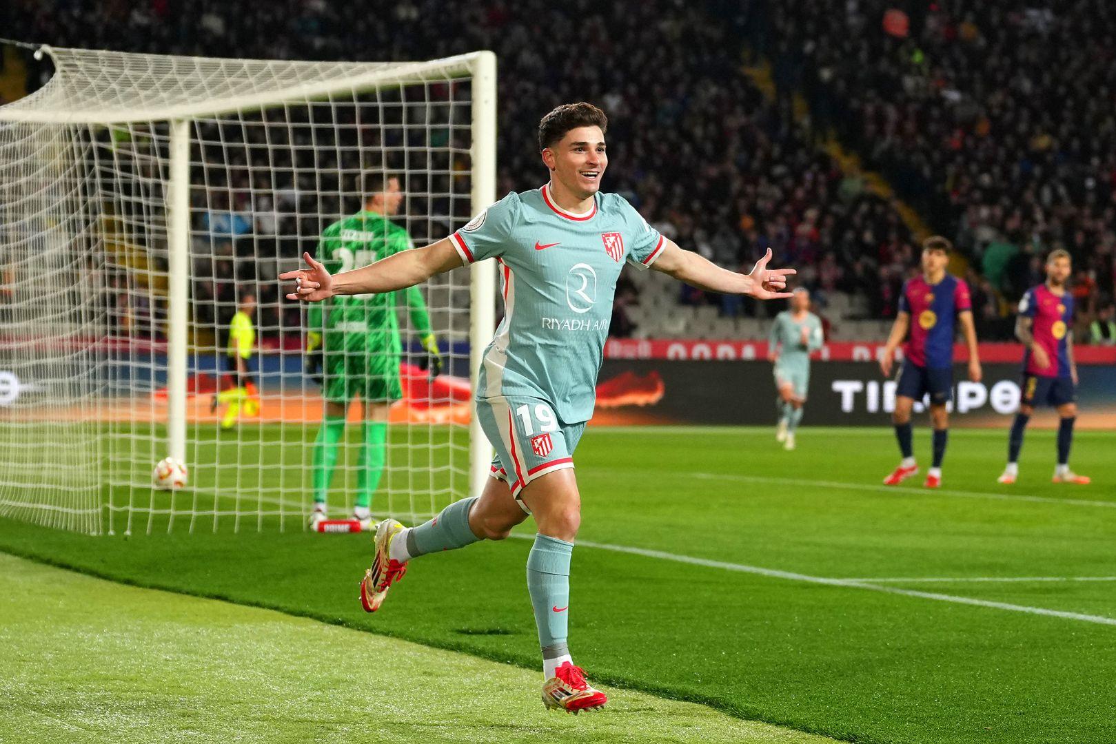 Julian Alvarez do Atlético de Madrid celebra um gol