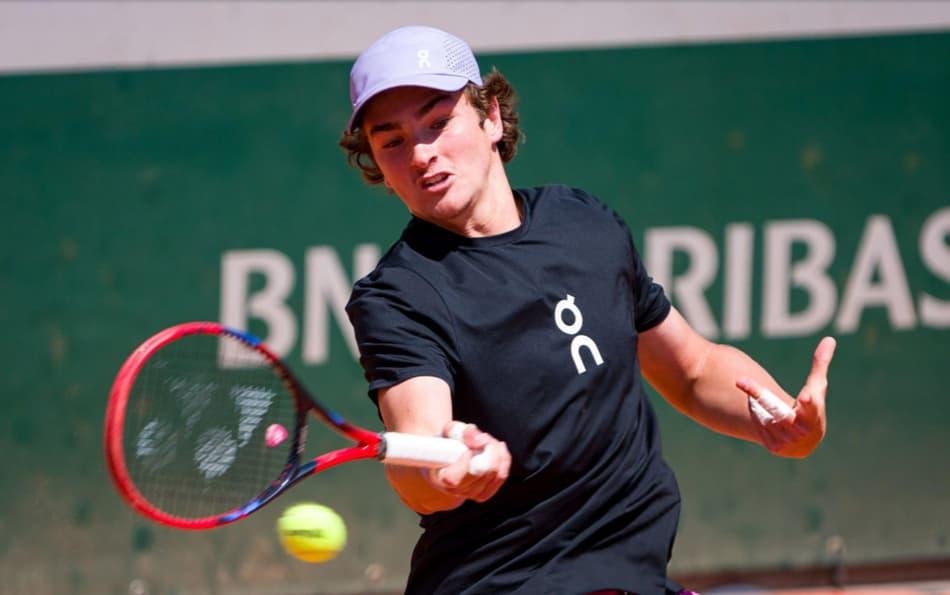 João Fonseca em treino em Roland Garros
