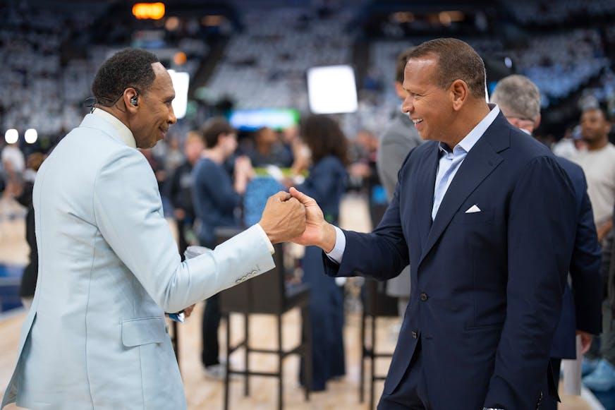 Anthony Edwards defendendo Shai Gilgeous-Alexander