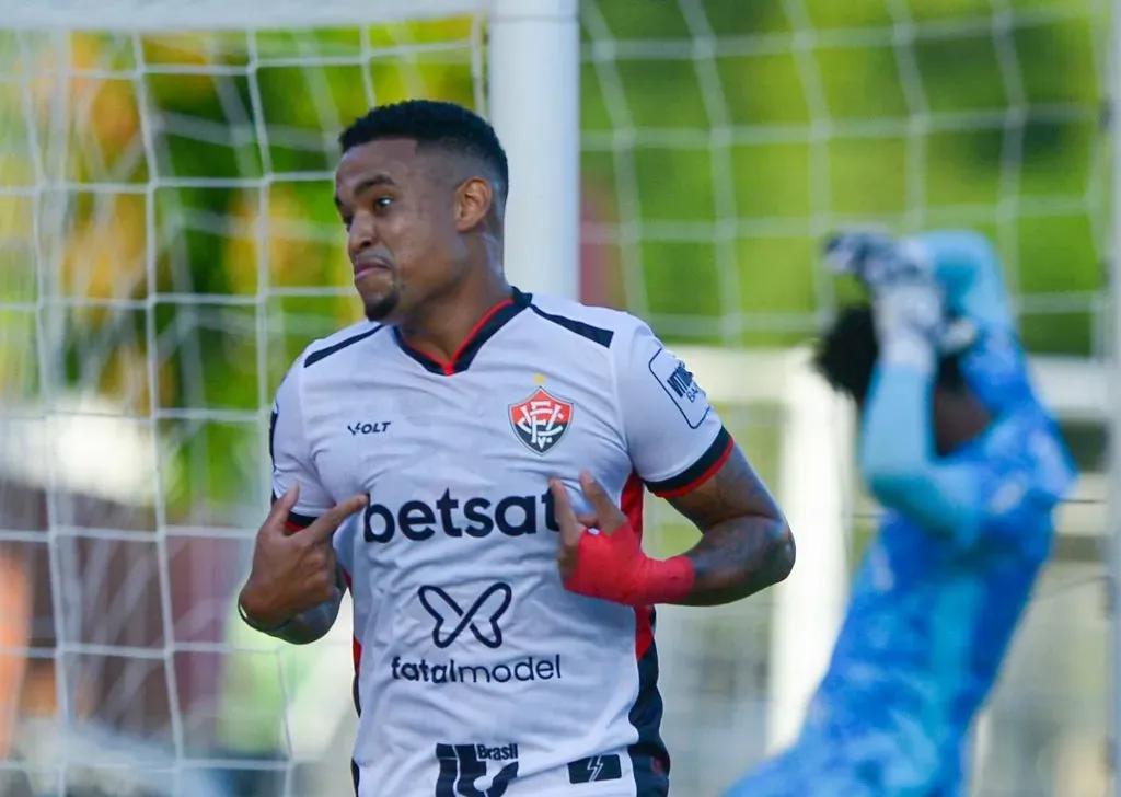 Alerrandro brilhou pelo Vitória