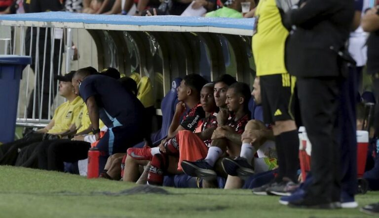 Lesões de Allan e Pulgar geram preocupação no Flamengo após jogo contra o Bahia