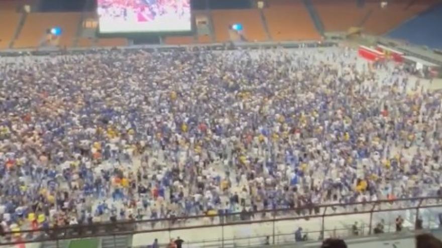 Torcedores do Inter abandonam San Siro após goleada