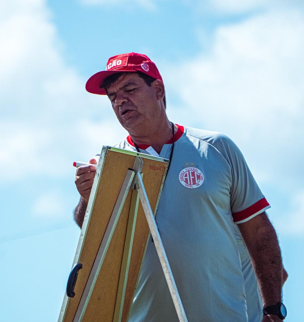 Moacir Júnior quer vitória fora de casa