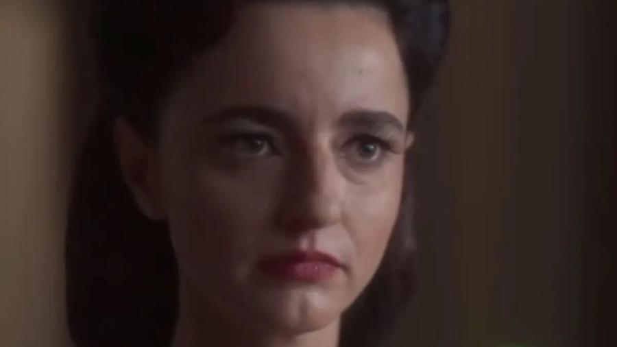 Julia Stockler é Valéria em 'Garota do Momento'.