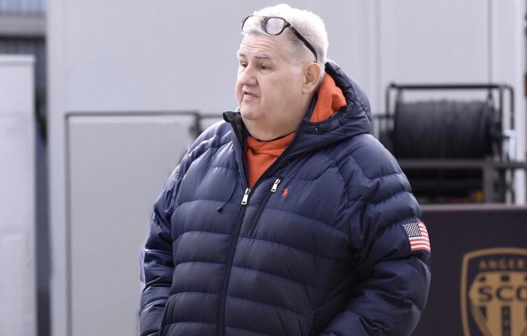 Previsões de Pierre Ménès para o confronto entre PSG e Strasbourg: Um jogo decisivo!