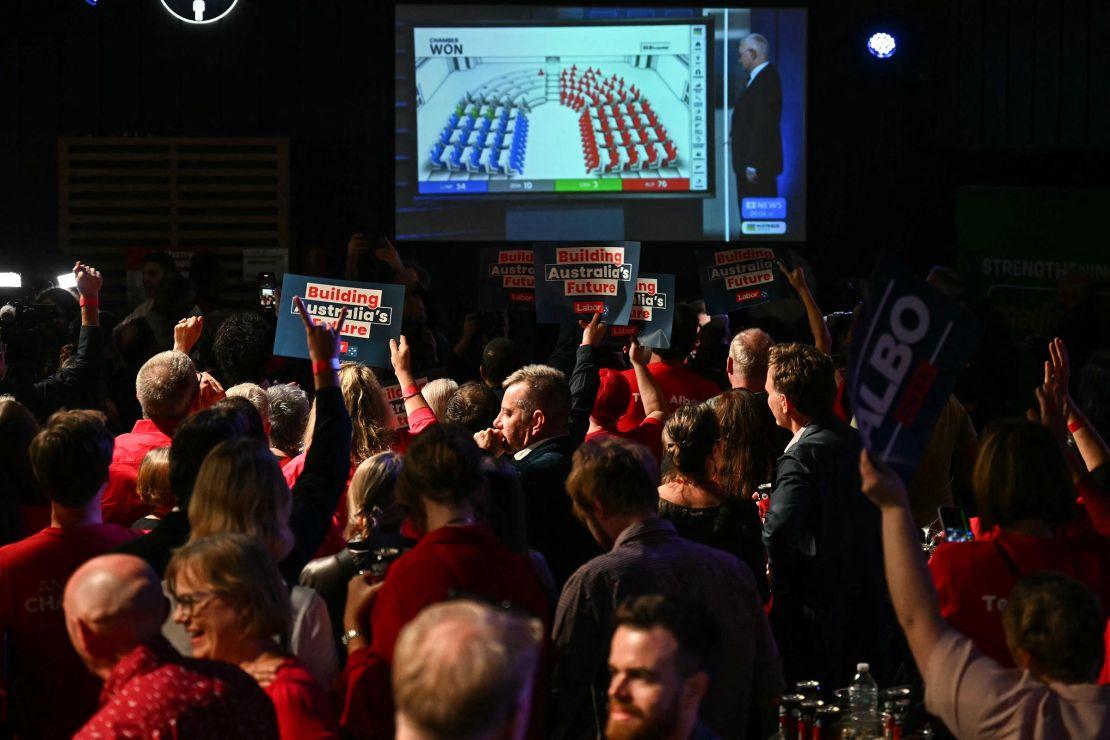 Apoiadores do Partido Laborista no evento de celebração da eleição em Sydney, Austrália