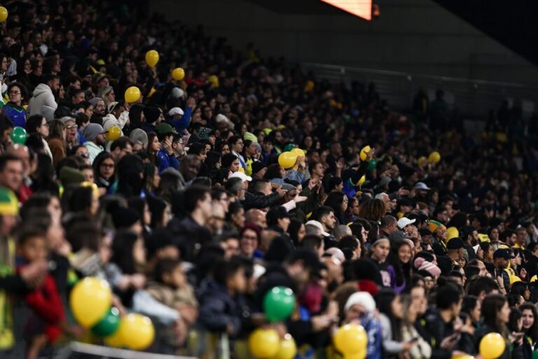 Arthur Elias e a Nova Esperança do Futebol Feminino: Estádios Cheios e Jogadoras Conhecidas