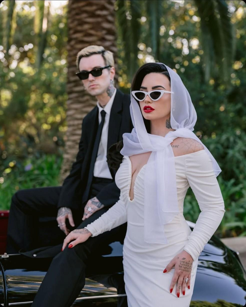 Demi Lovato e Jordan Lutes em ensaio de Valentine's Day 2025.