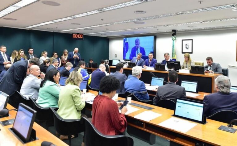 Conselho de Ética da Câmara Suspende Gilvan da Federal por Ofensas a Gleisi Hoffmann