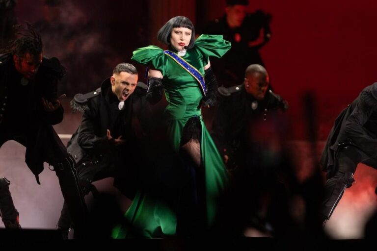 Vitória Strada e Show de Lady Gaga agitam Copacabana