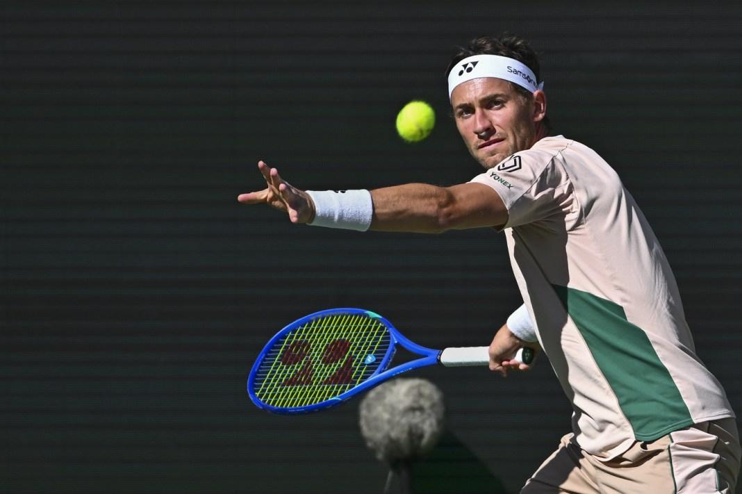 Casper Ruud acerta um forehand no BNP Paribas Open 2025 em Indian Wells.
