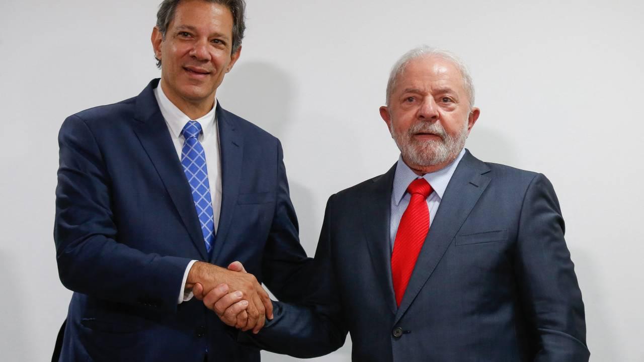 Lula e Haddad durante a assinatura de novos medidas econômicas