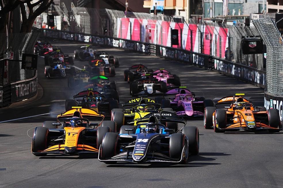 Largada da corrida da Fórmula 2 em Mônaco