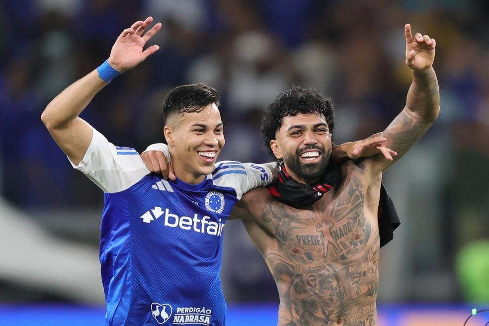 Kaio Jorge e Gabigol durante o jogo entre Cruzeiro e Flamengo