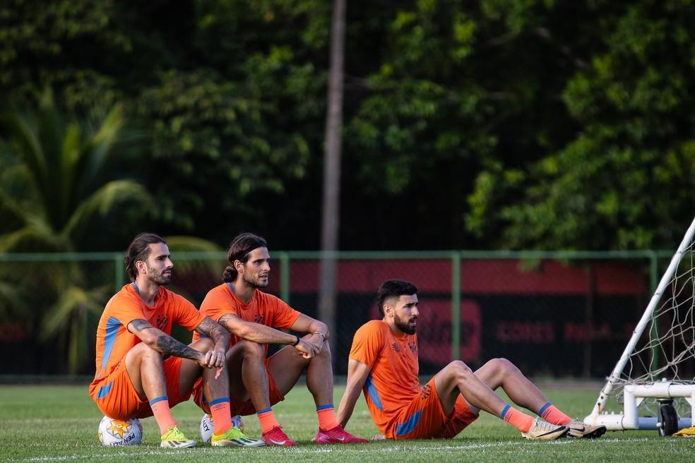 Sérgio Oliveira, Gonçalo Paciência e João Silva, portugueses do elenco do Sport — Foto: Paulo Paiva/Sport