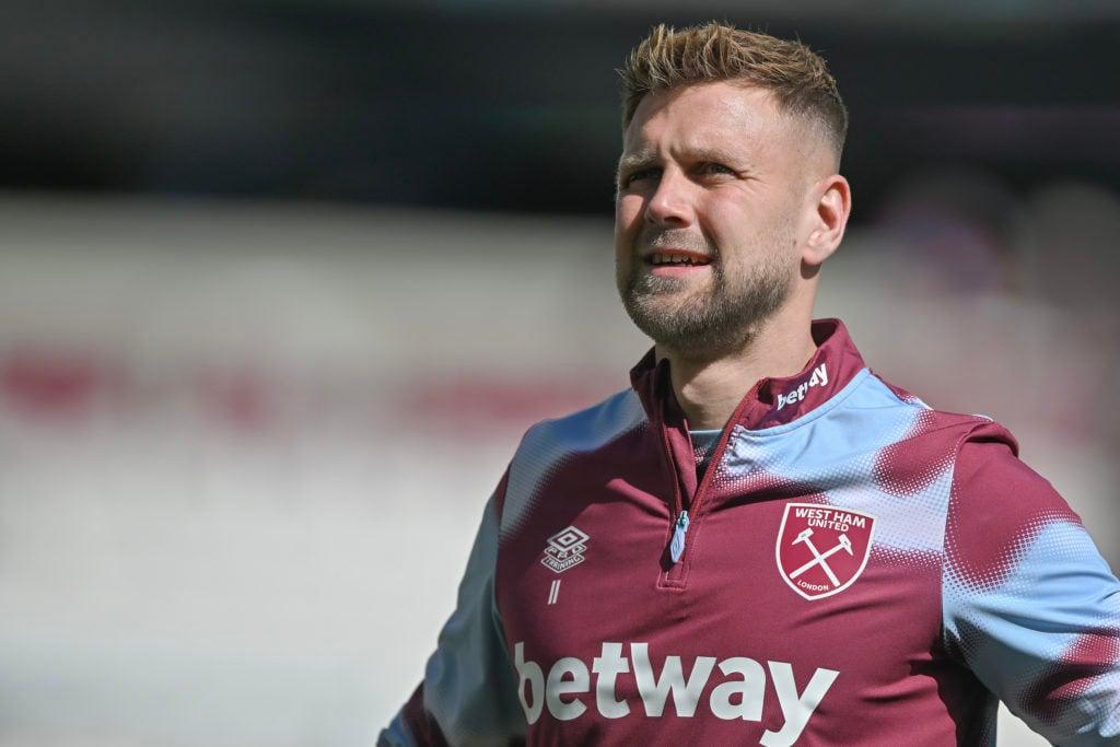 Treinamento do West Ham, evidenciando a concentração dos jogadores