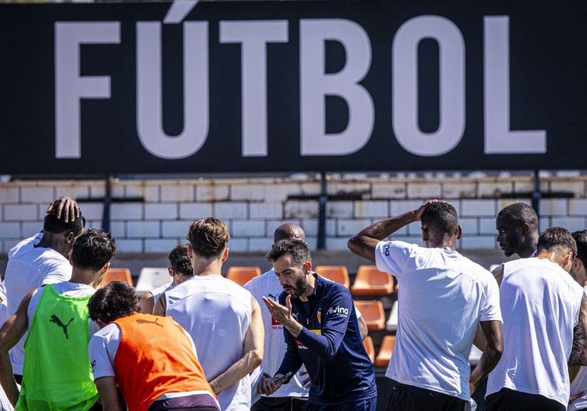 El arte del Valencia de luchar por Europa casi en secreto