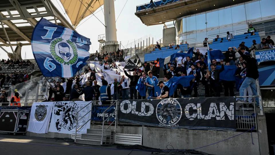 Paris FC celebra sua promoção à Ligue 1