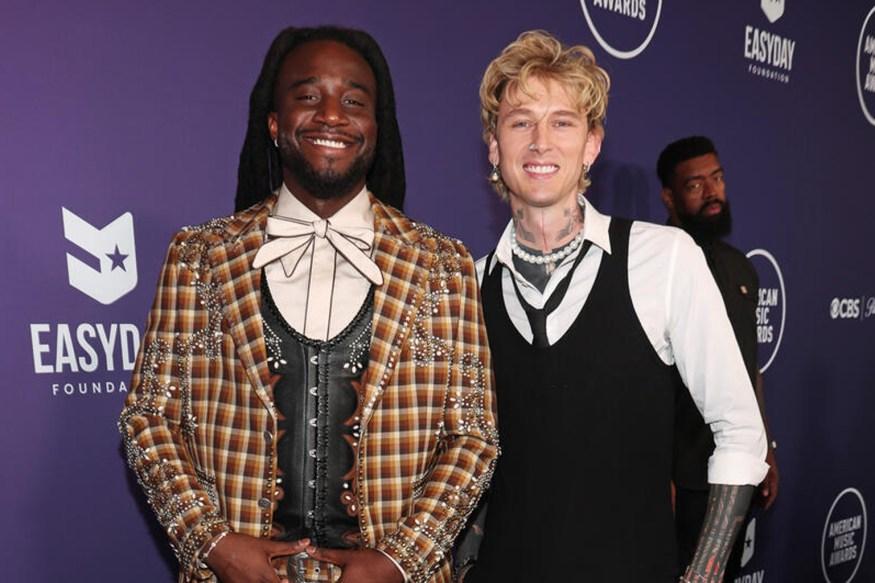 Shaboozey e Machine Gun Kelly no tapete vermelho