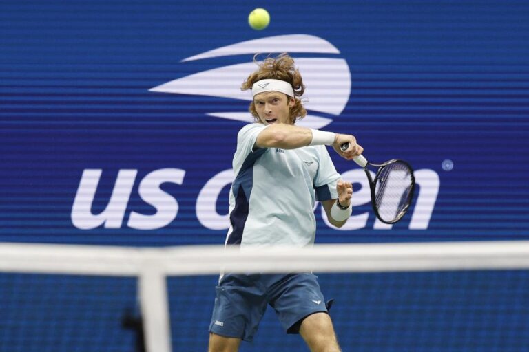 Andrey Rublev Domina Lloyd Harris na Primeira Rodada do Aberto da França 2025