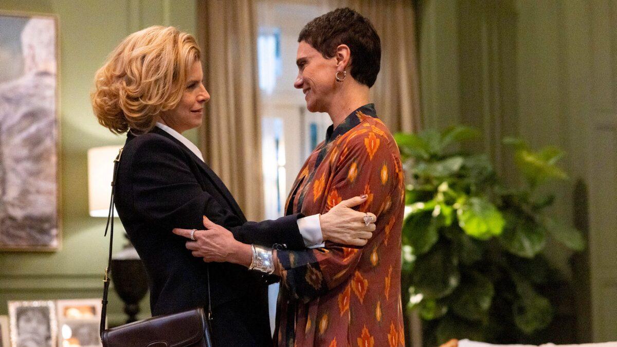 Odete Roitman chega à casa de Celina