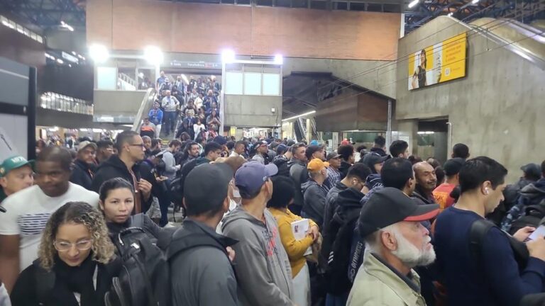 Protesto em São Paulo Suspende Rodízio e Bloqueia Marginais