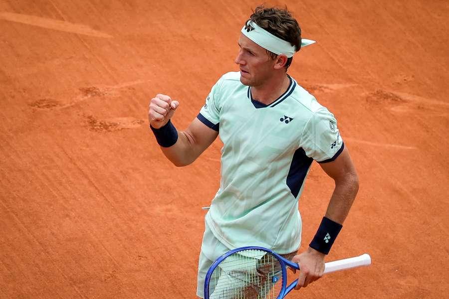 Iga Świątek em ação durante o torneio Roland Garros
