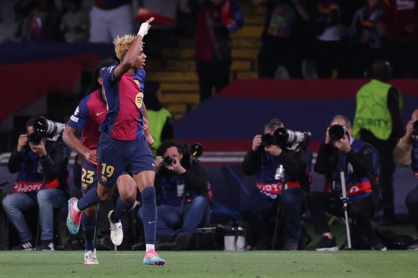 Lamine Yamal em ação durante jogo da Champions League