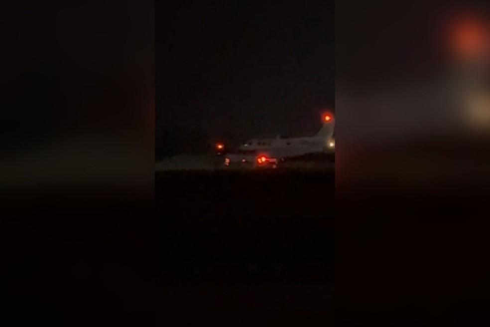 Avião de pequeno porte pousa em Jundiaí (SP) após problemas no trem de pouso