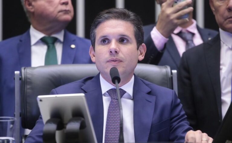 Hugo Motta Envia Ofício ao STF Sobre Suspensão da Ação Penal Contra Alexandre Ramagem