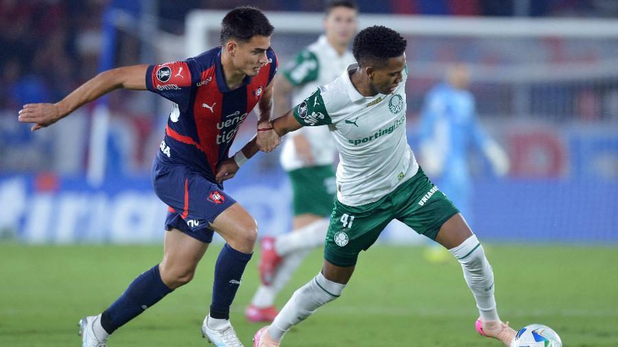 Estêvão em ação durante Cerro Porteño x Palmeiras