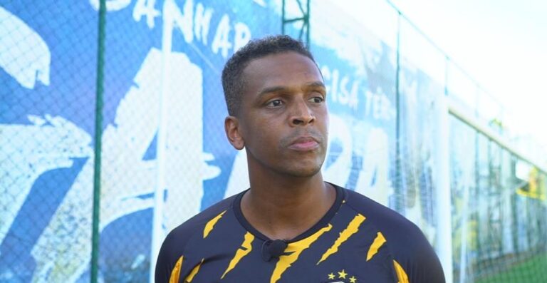 Jô, ex-atacante do Corinthians, é preso em Guarulhos por falta de pensão alimentícia