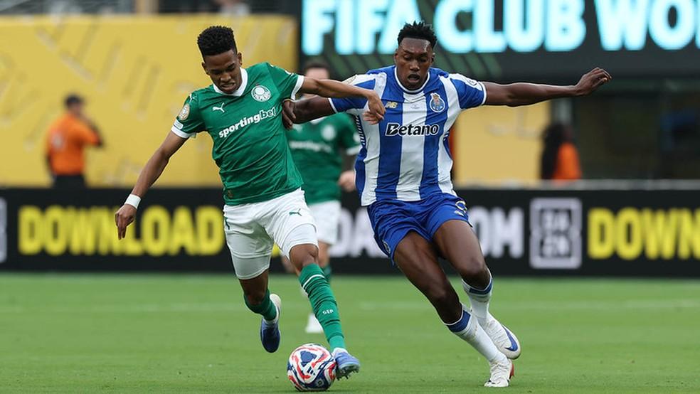 Estêvão em Palmeiras x Porto