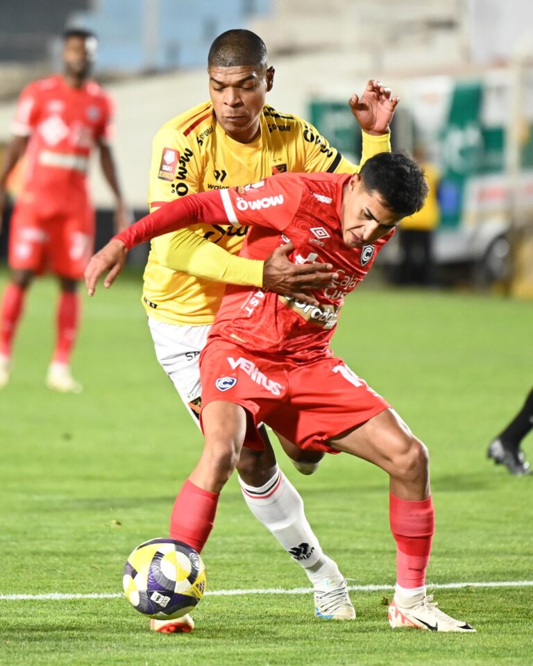 FBC Melgar e Sport Huancayo se enfrentam em jogo decisivo pelo Apertura