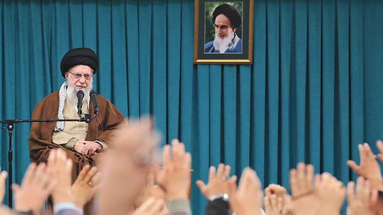 Ayatollah Ali Khamenei fala em cerimônia em Teerã, Irã.