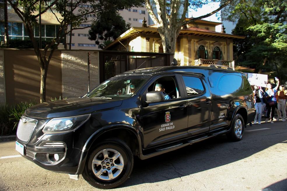 Saída do cortejo fúnebre com o corpo do ator Francisco Cuoco