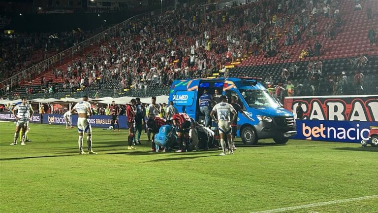 Jamerson sofre fratura no tornozelo em jogo entre Vitória e Cruzeiro