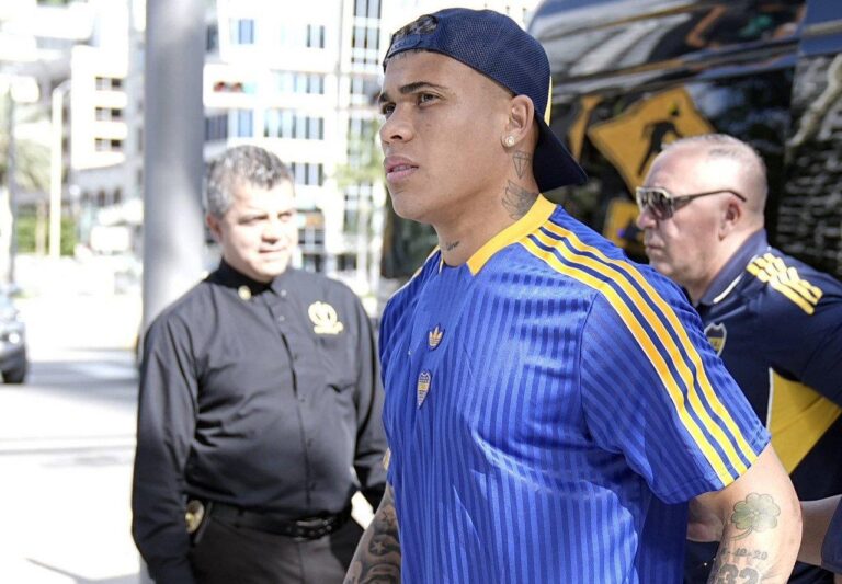 Visa de Ayrton Costa aprovada em cima da hora para o Mundial de Clubes