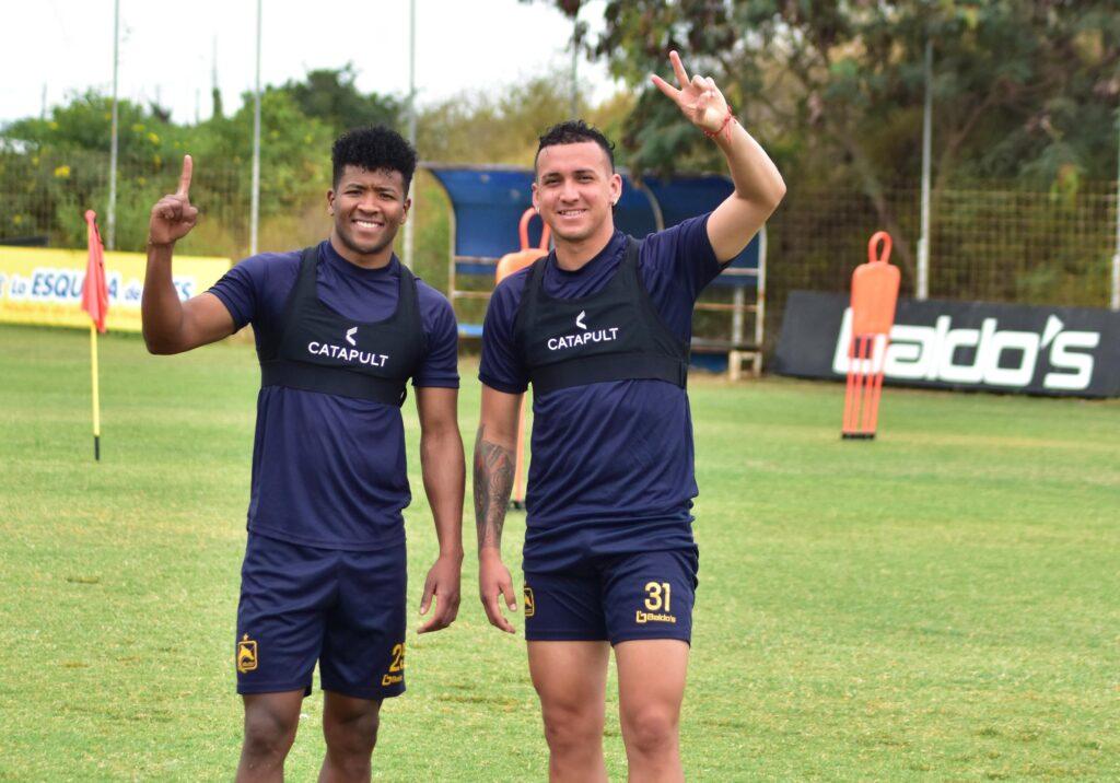 Edilson Cabeza durante treinamento com o Delfín SC