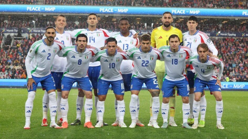 Seleção Italiana na derrota por 3 a 0 para a Noruega