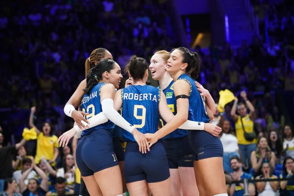 Seleção feminina fecha primeira semana da VNL com saldo positivo