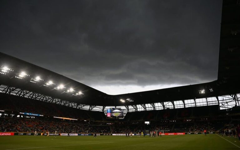 Tempestade Interrompe Jogo do Mundial de Clubes entre Pachuca e RB Salzburg