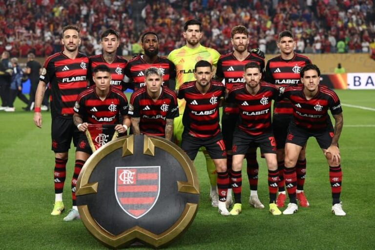 Flamenguistas Celebram Gol de Arrascaeta na Estreia do Mundial de Clubes